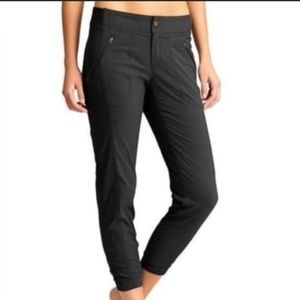 Athleta Trekkie Cropped Joggers with Zipper Pockets Black size 4